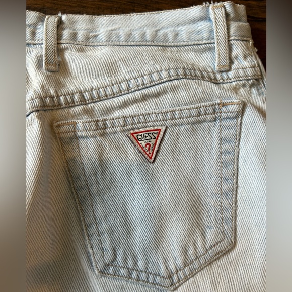 guess light wash jean shorts - Picture 5 of 5